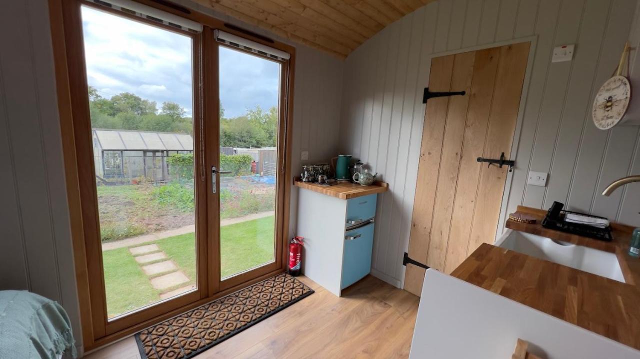 Shepherds Hut At Cedar Gables Lamberhurst Zewnętrze zdjęcie