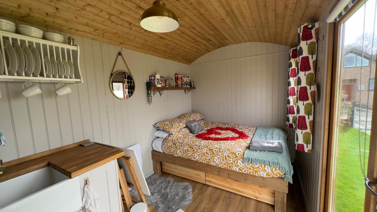 Shepherds Hut At Cedar Gables Lamberhurst Zewnętrze zdjęcie
